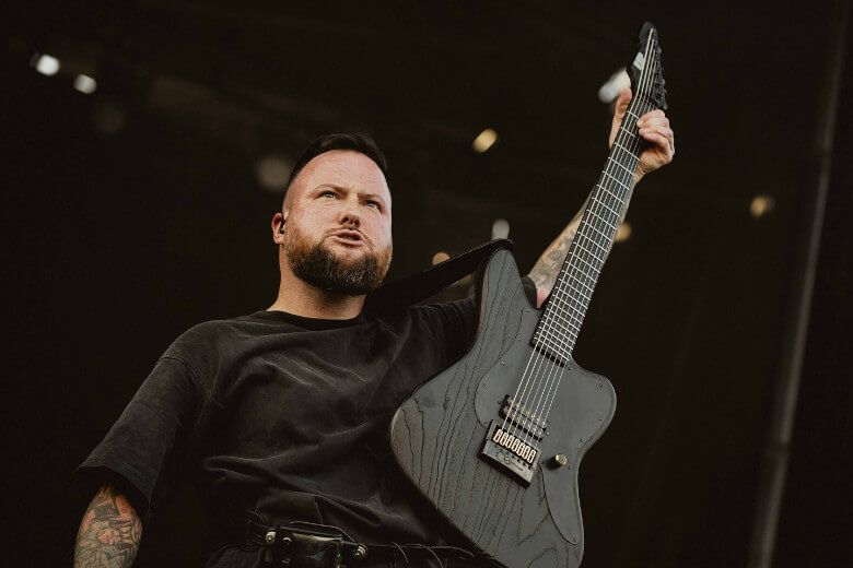 Alex Wade mit seiner ESP LTD AW-XJ7B ET OG BLKS