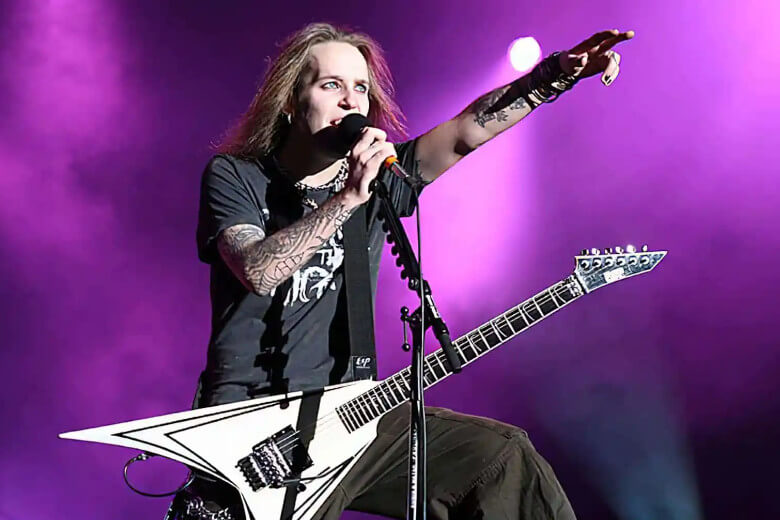 Alexi Laiho mit seiner ESP Edwards E-SCYTHE