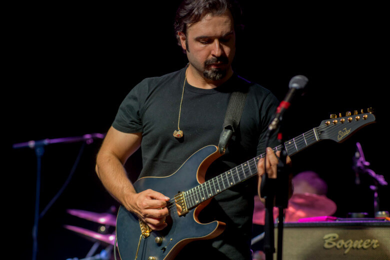 Andre Nieri mit seiner Suhr Signature