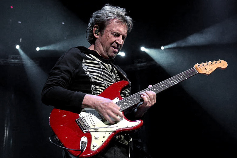 Andy Summers mit seiner Fender AV II 65 Strat RW CAR
