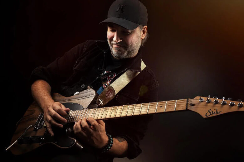 Andy Wood mit seiner Suhr Modern T HH WHB