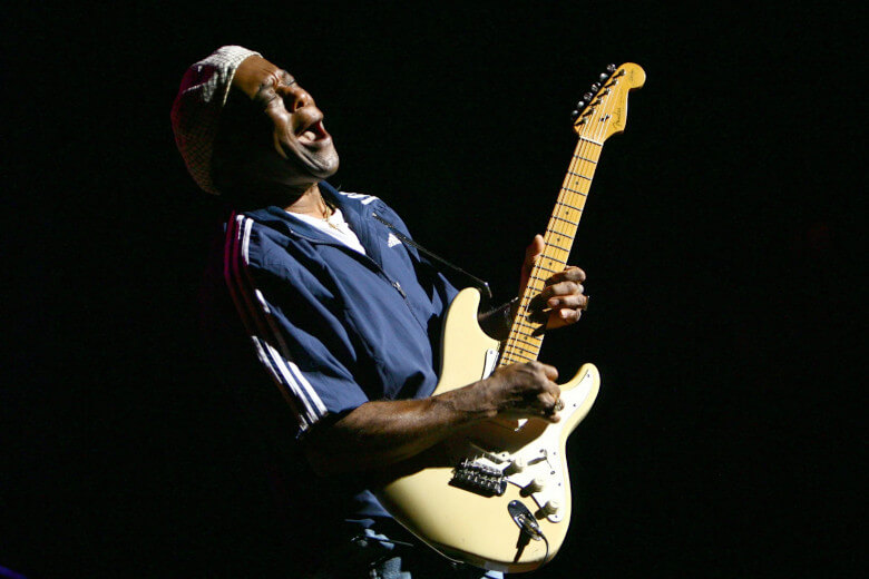 Buddy Guy mit seiner Fender Standard Strat