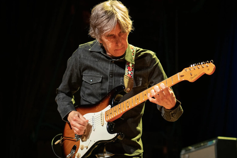 Eric Johnson mit seiner Fender 57 STRAT