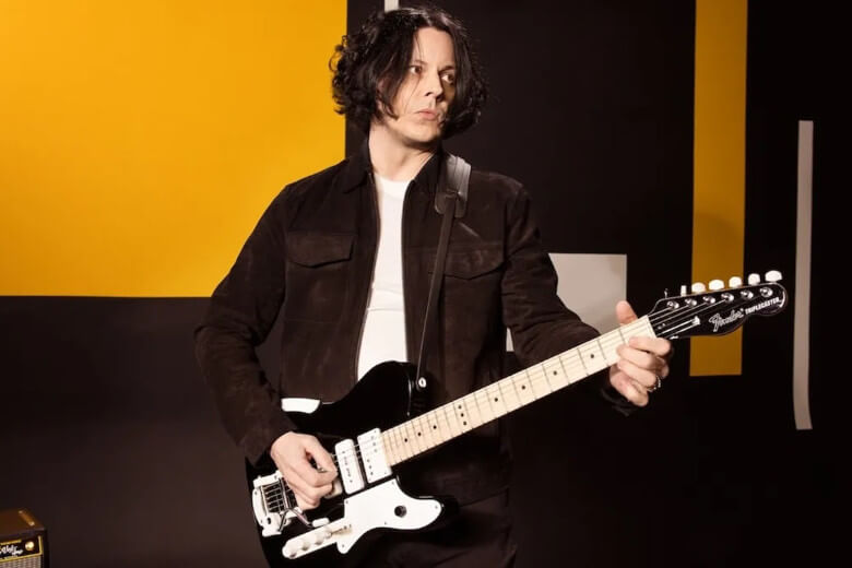 Jack White mit seiner Fender LTD Triplecaster