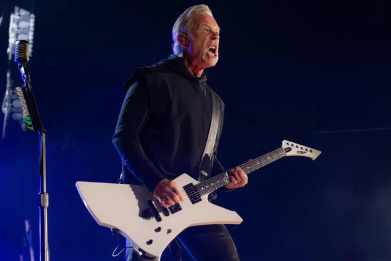 James Hetfield mit seiner ESP LTD Snakebyte SW