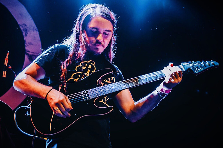 James Norbert Ivanyi mit seiner Suhr Signature