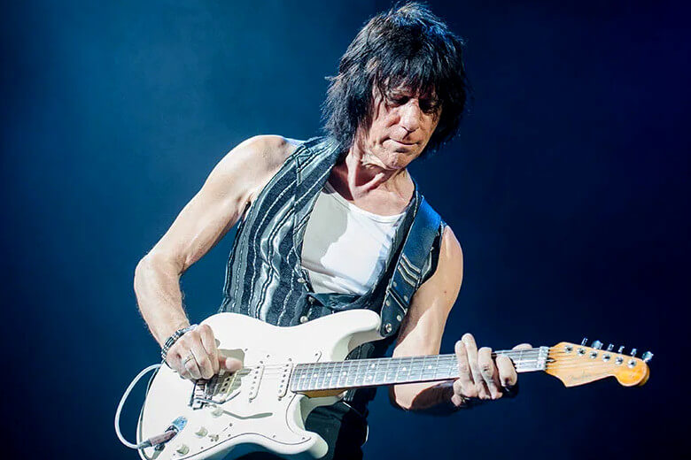 Jeff Beck mit seiner Fender Signature Stratocaster