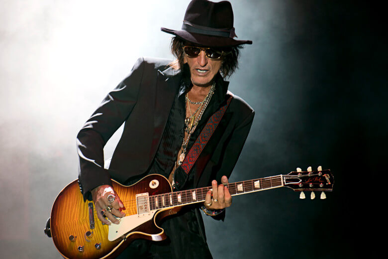 Joe Perry mit seiner Gibson Les Paul 60s Iced Tea