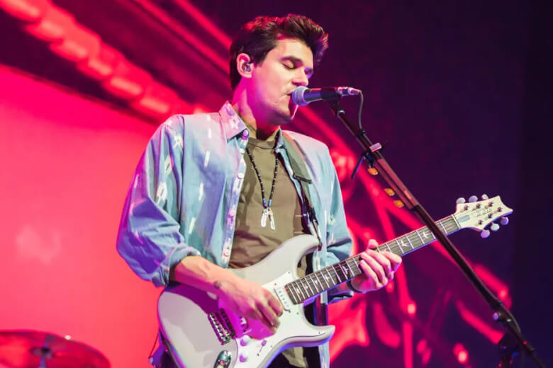 John Mayer mit seiner PRS Silver Sky