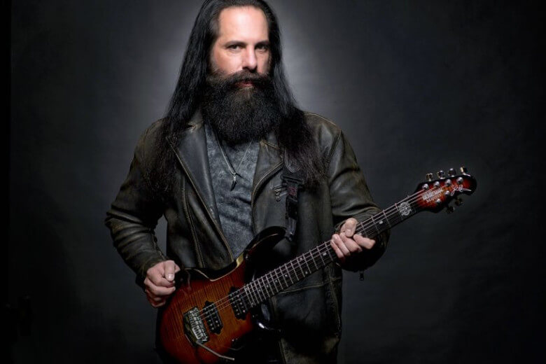 John Petrucci mit seiner Sterling by Music Man Majesty 200X FM BOB