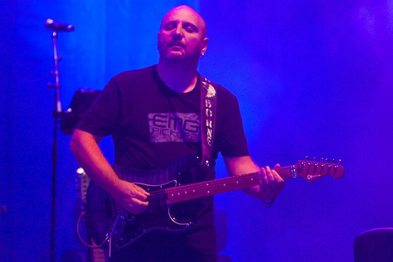 Marco Sfogli mit seiner Charvel So-Cal St1 HSS FR