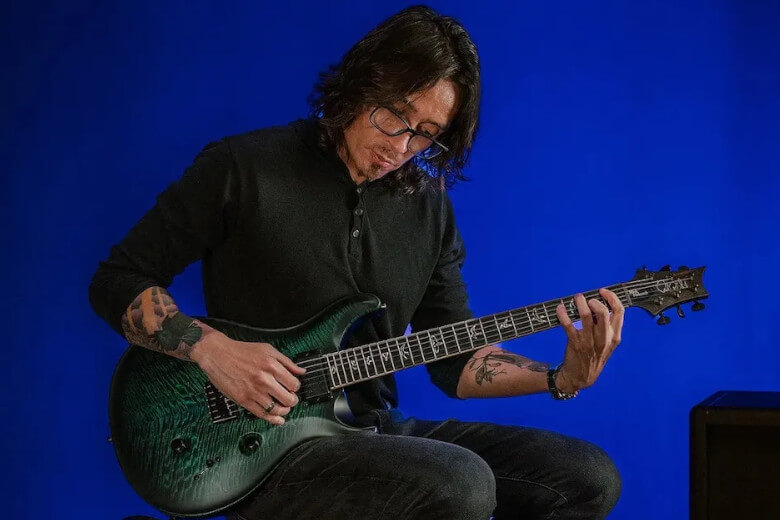 Mark Holcomb mit seiner PRS Cobalt Smokeburst