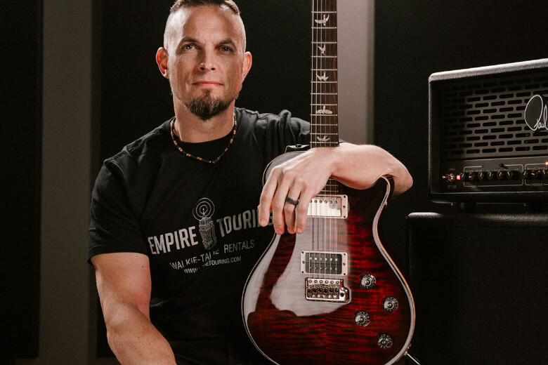 Mark Tremonti mit seiner PRS Mark Tremonti Charcoal