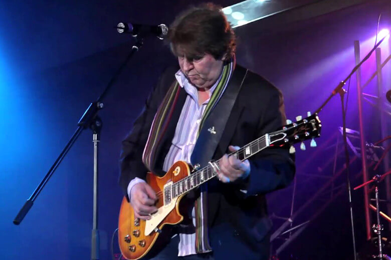 Mick Taylor mit seiner Gibson Les Paul 59