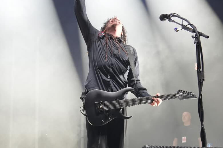 Munky mit seiner Ibanez K7YIN