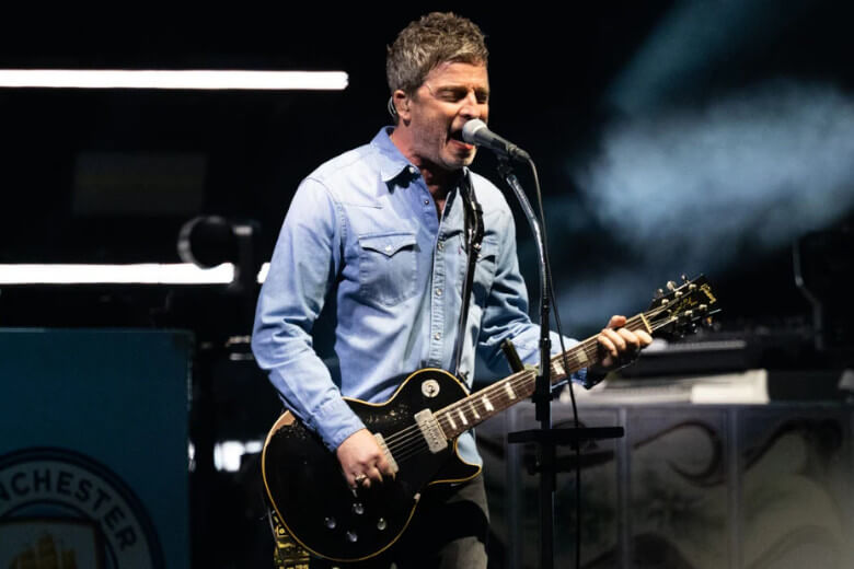 Noel Gallagher mit seiner Gibson LP Standard EB