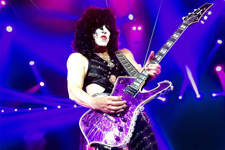 Paul Stanley mit seiner Ibanez PS3CM