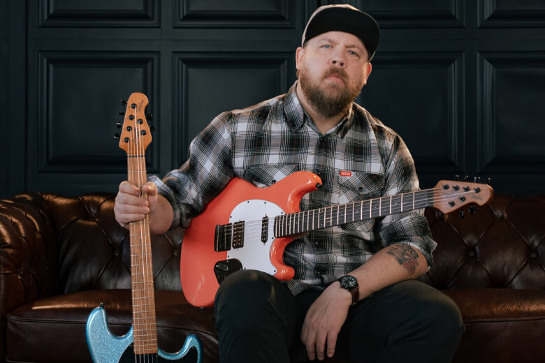 Ryan 'Fluff' Bruce mit seiner Sterling by Music Man Fluff StingRay