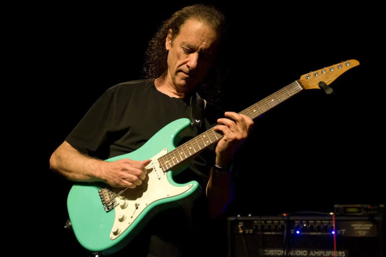 Scott Henderson mit seiner Suhr SFG