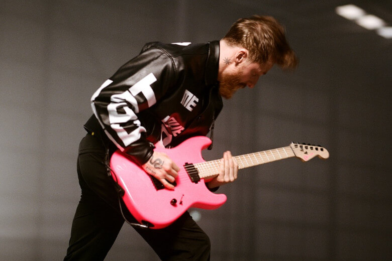 Sean Long mit seiner Charvel Pro-Mod SD1 HH NPI